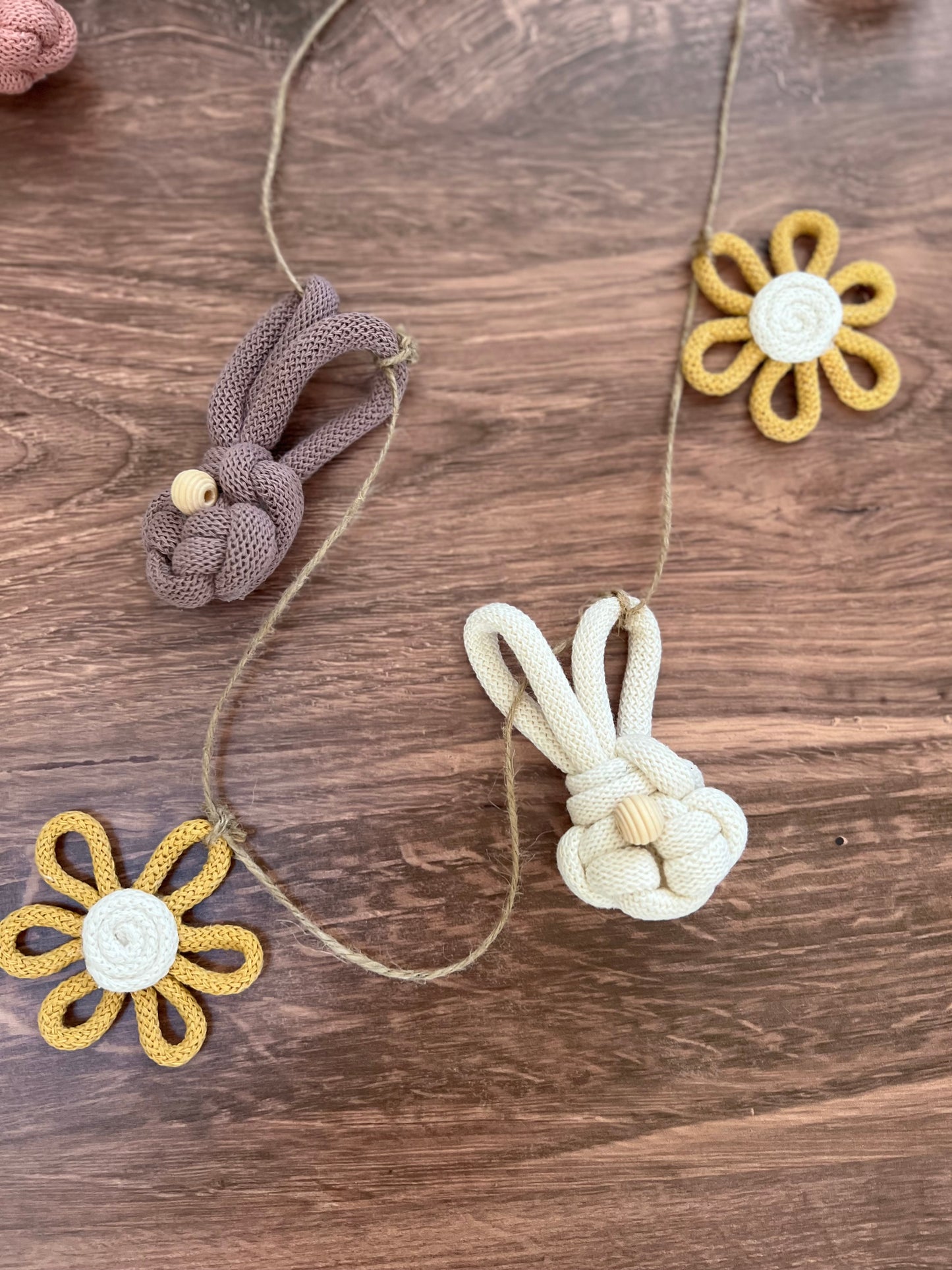 Bunny & Daisy Garland